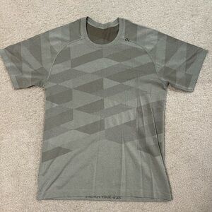 Lululemon Metal Vent Short Sleeve grey shirt size M